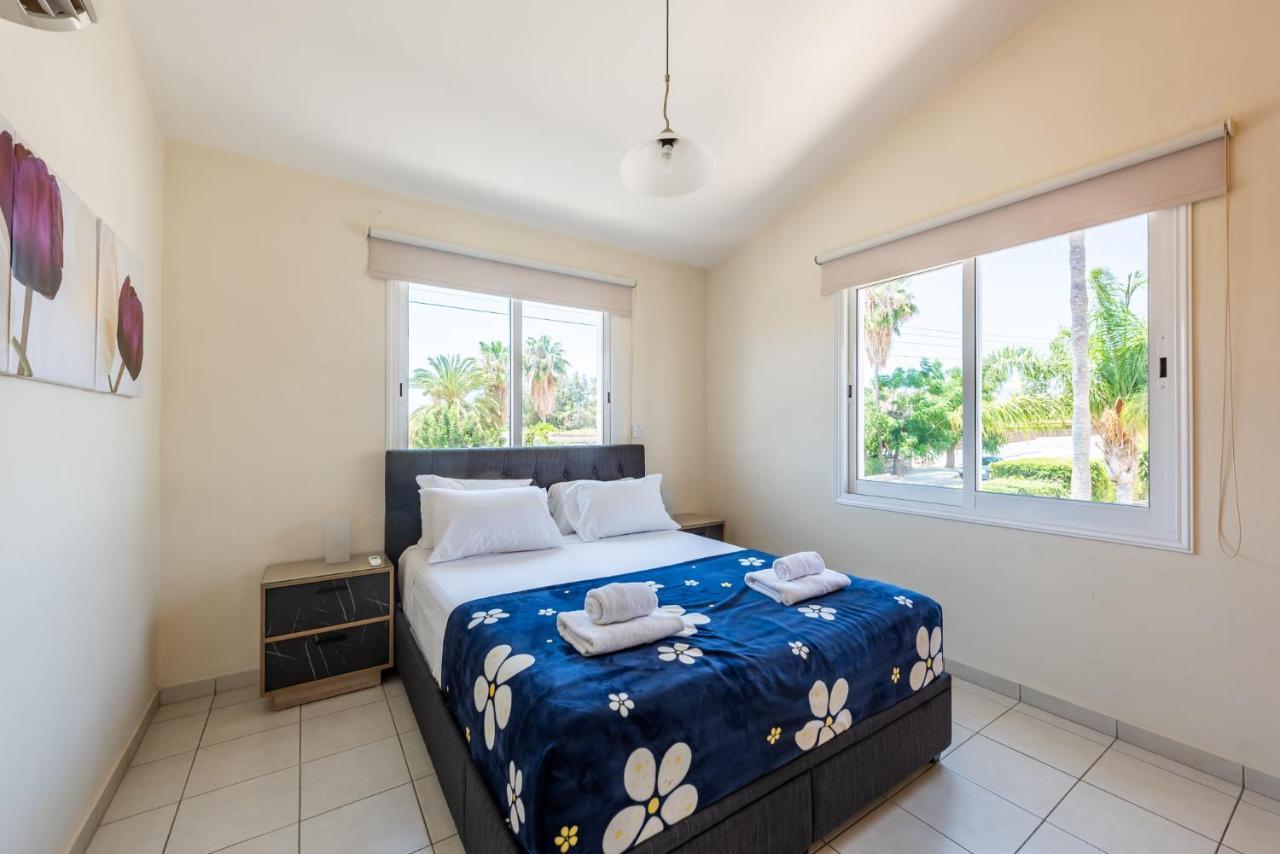 Villa Oasis By Ezoria Villas Coral Bay Exterior photo